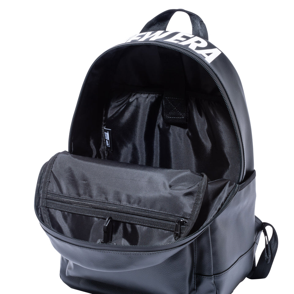 ライトパック 27L AYA シンセティックレザー ラバーパッチ プリントロゴ ブラック × ホワイト