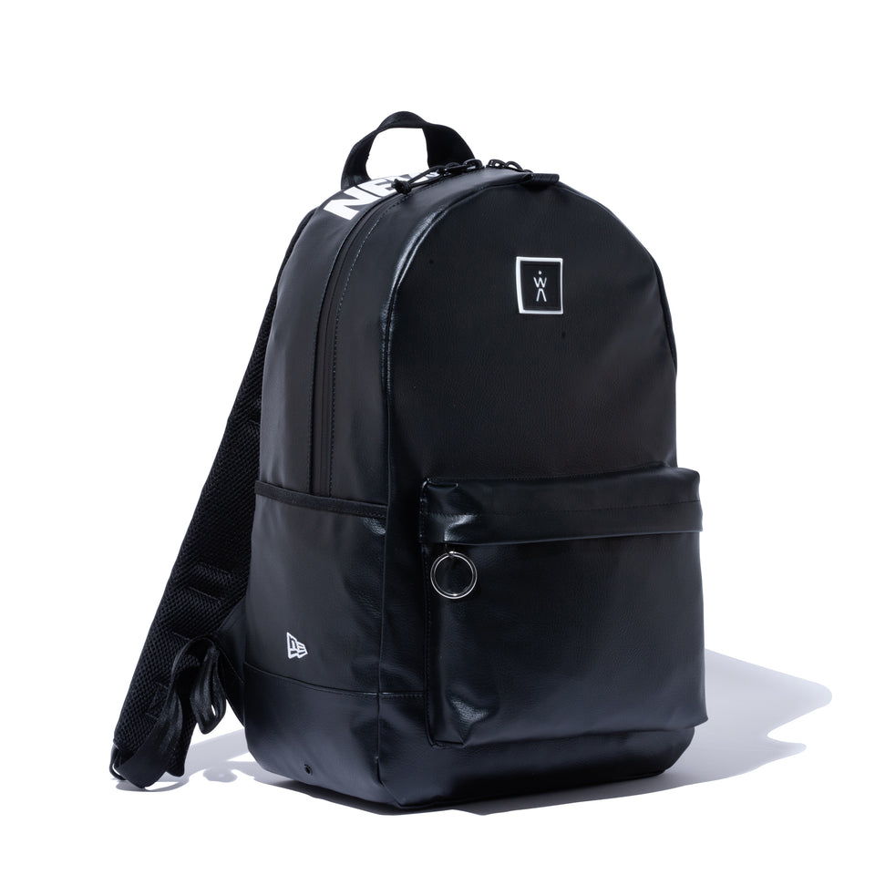 ライトパック 27L AYA シンセティックレザー ラバーパッチ プリントロゴ ブラック × ホワイト